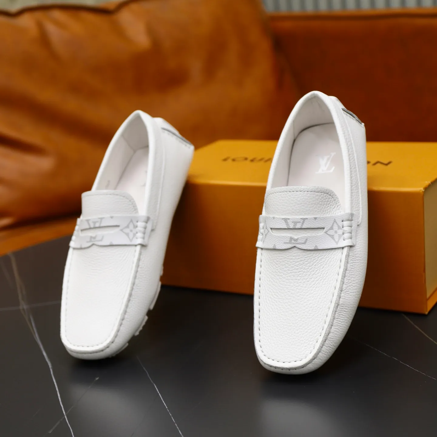 Ex-factory price: 460💰【LV】Louis Vuitton ⚠️High-end men’s driving and pedal series ⚠️38-44 (customized for 45) ⚠️All original cowhide leather! Thick and soft! Made entirely of calfskin lining! Rubber sheet anti-slip beanie sole! Three-dimensional package technology! Fashionable and classic! Handicrafts! Original high quality! Feel free to compare!